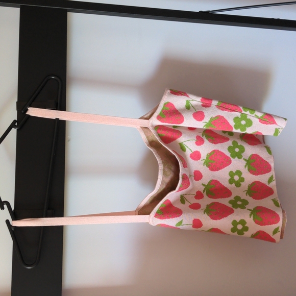 Adorable Cotton On strawberry crop top AU18 - Picture 3 of 4